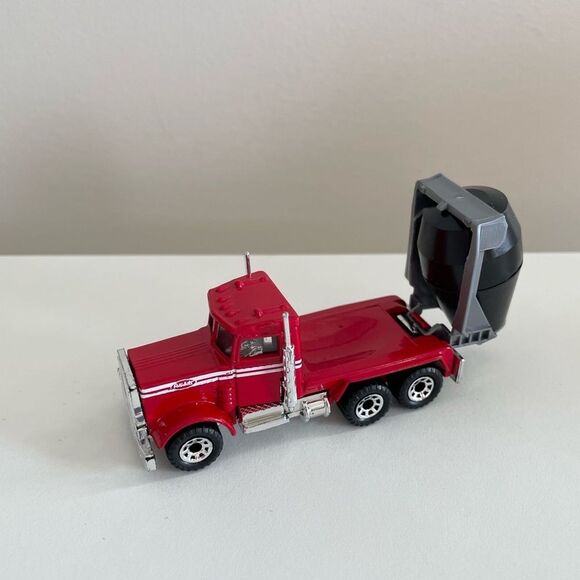 Vintage Matchbox 1981 Peterbilt Cement Truck Red Vintage Matchbox Diecast 1:2 - Picture 7 of 9